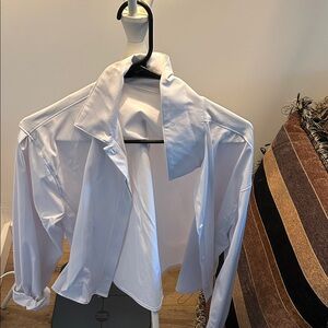 ALO BOXY slightly Cropped White Button-Up Shirt